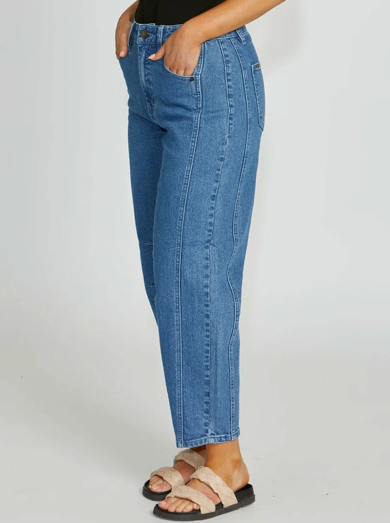 NEW LONDON TRURO BARREL LEG JEAN - Image 2