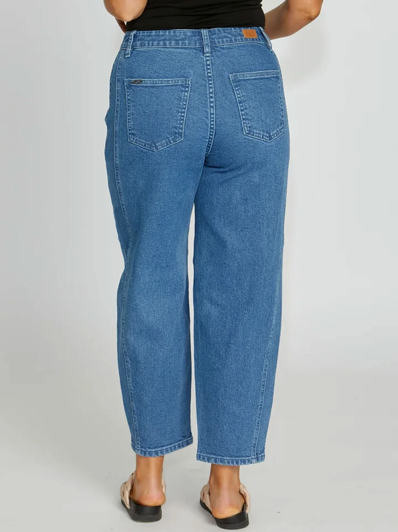NEW LONDON TRURO BARREL LEG JEAN - Image 3