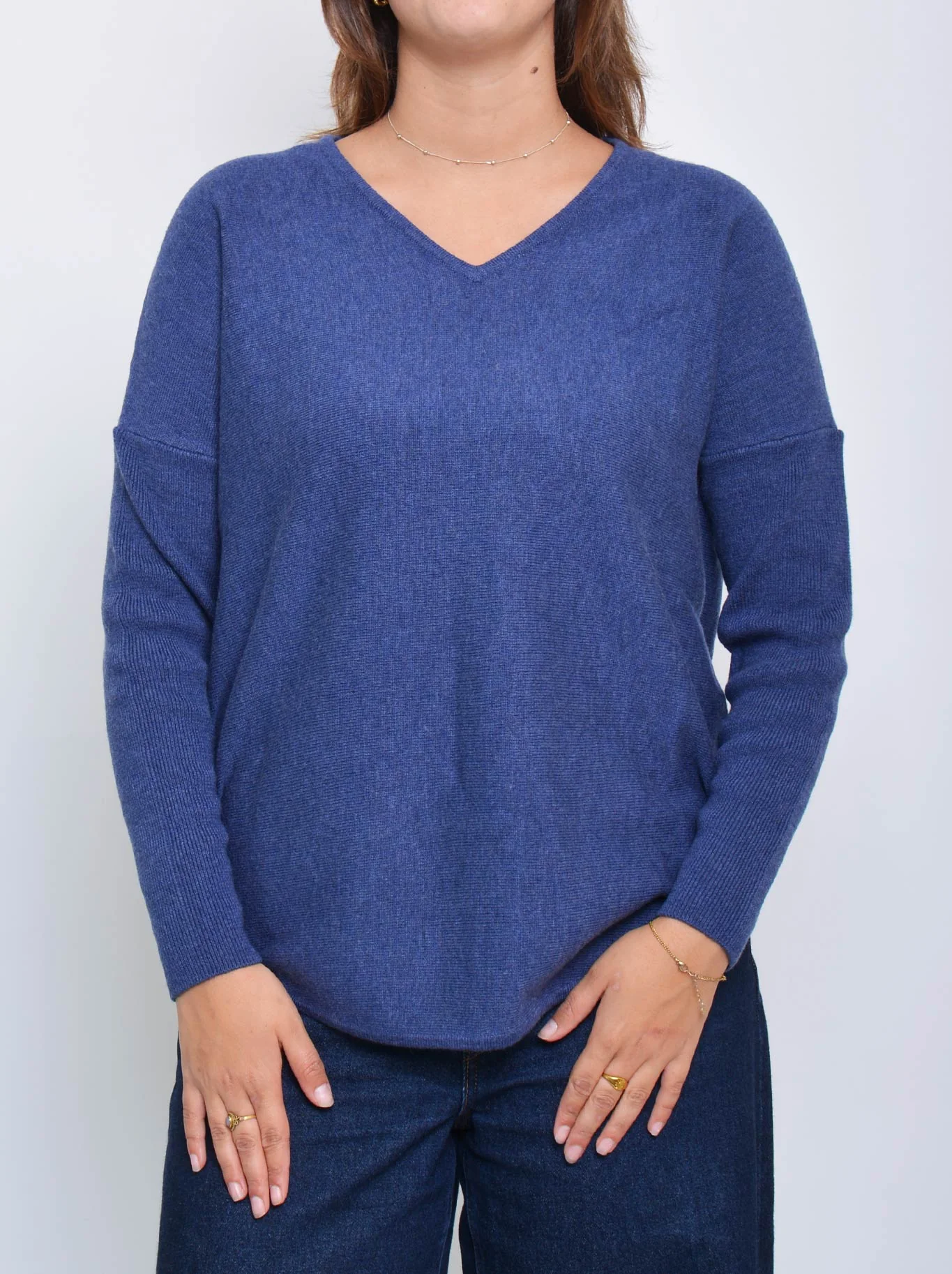 JAMES MELBOURNE CURVED HEM VEE NECK