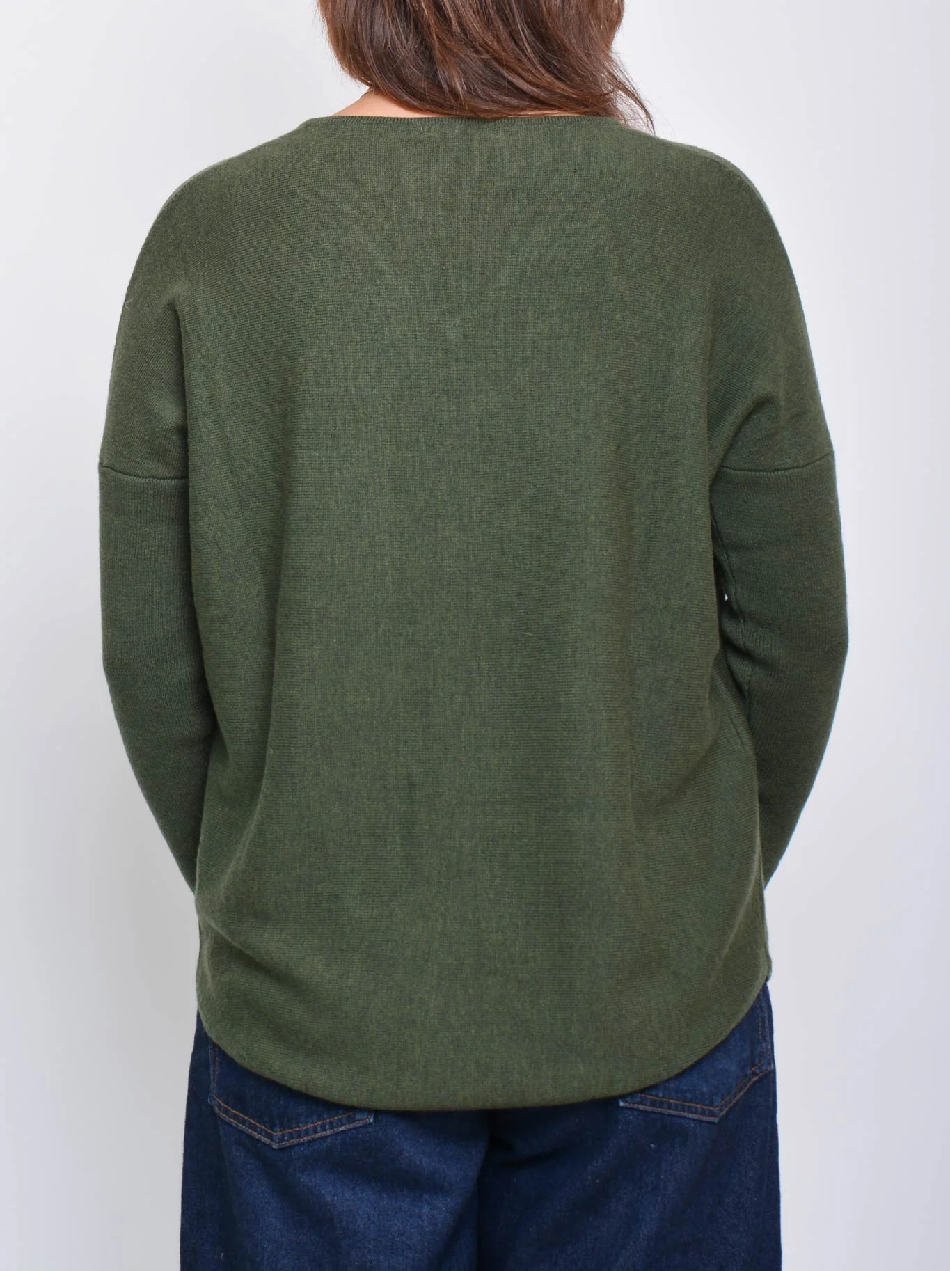 JAMES MELBOURNE CURVED HEM VEE NECK - Image 10