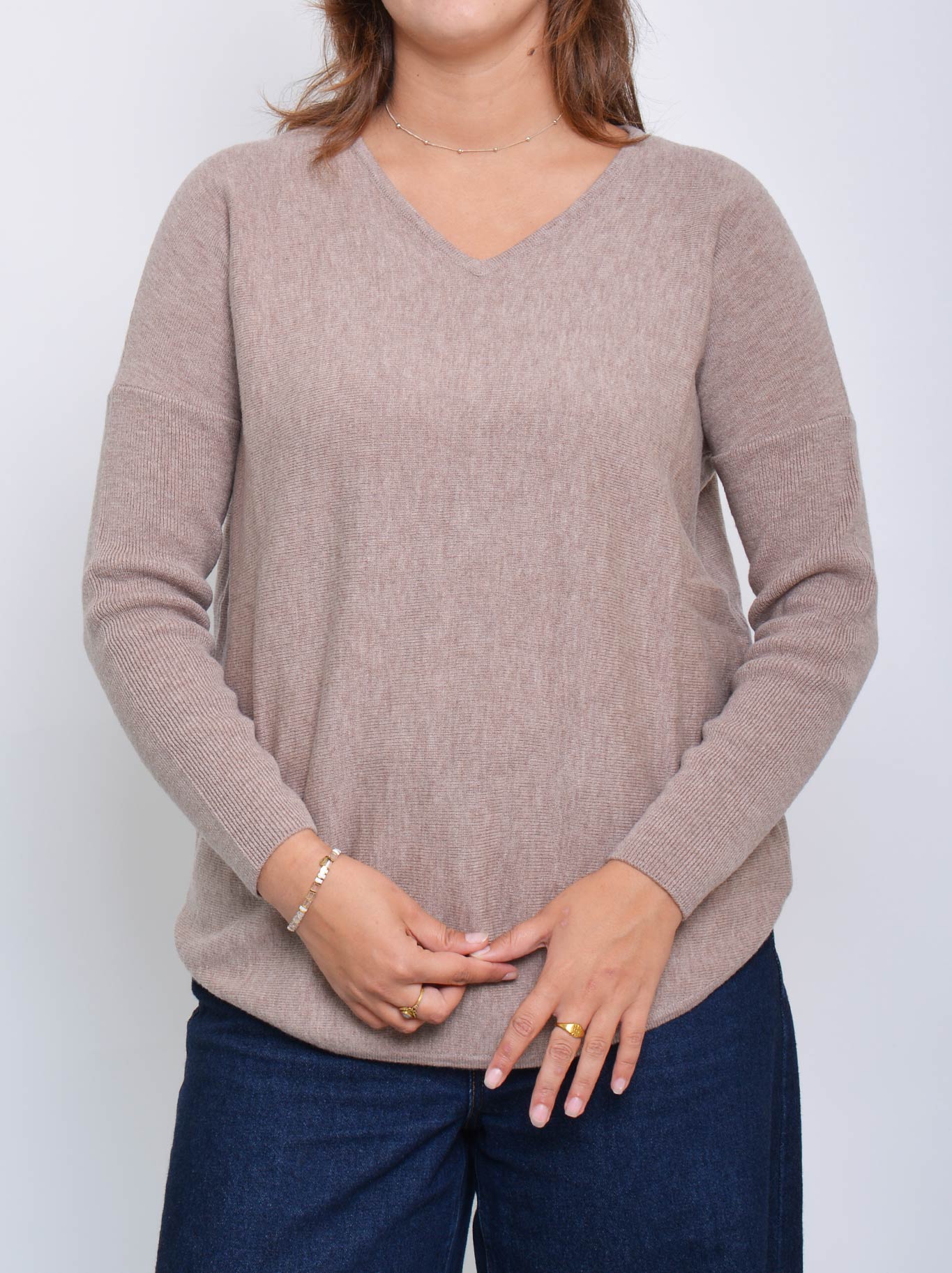 JAMES MELBOURNE CURVED HEM VEE NECK - Image 5