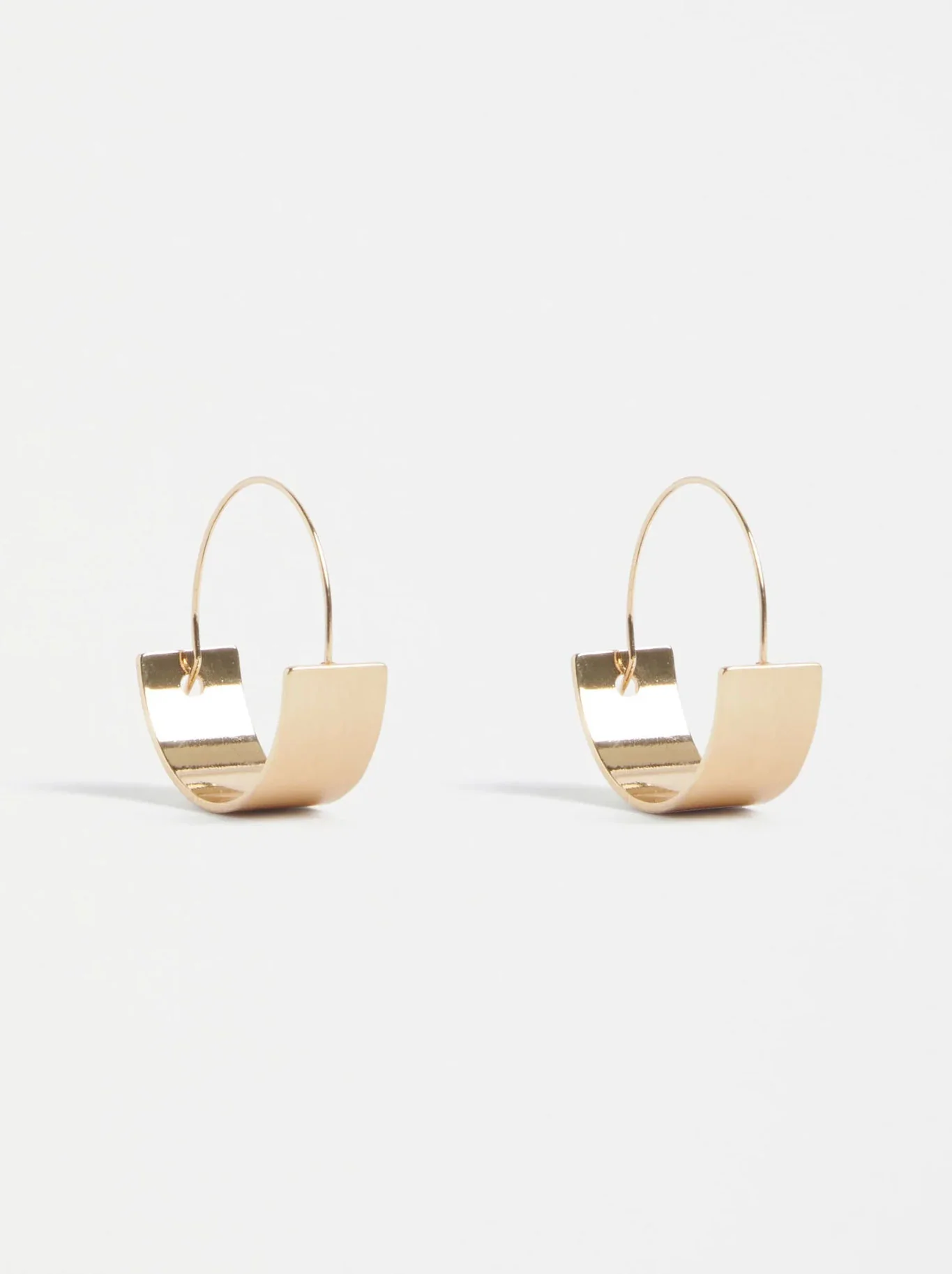 ELK TONA SMALL HOOP EARRING - Image 2