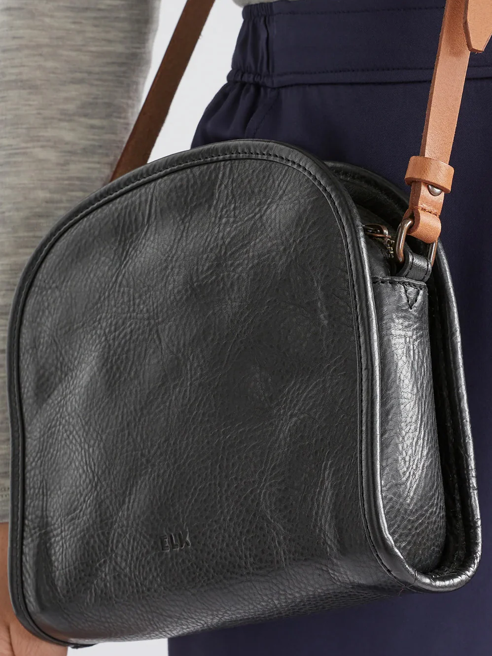 ELK KURVA MESSENGER BAG - Image 8