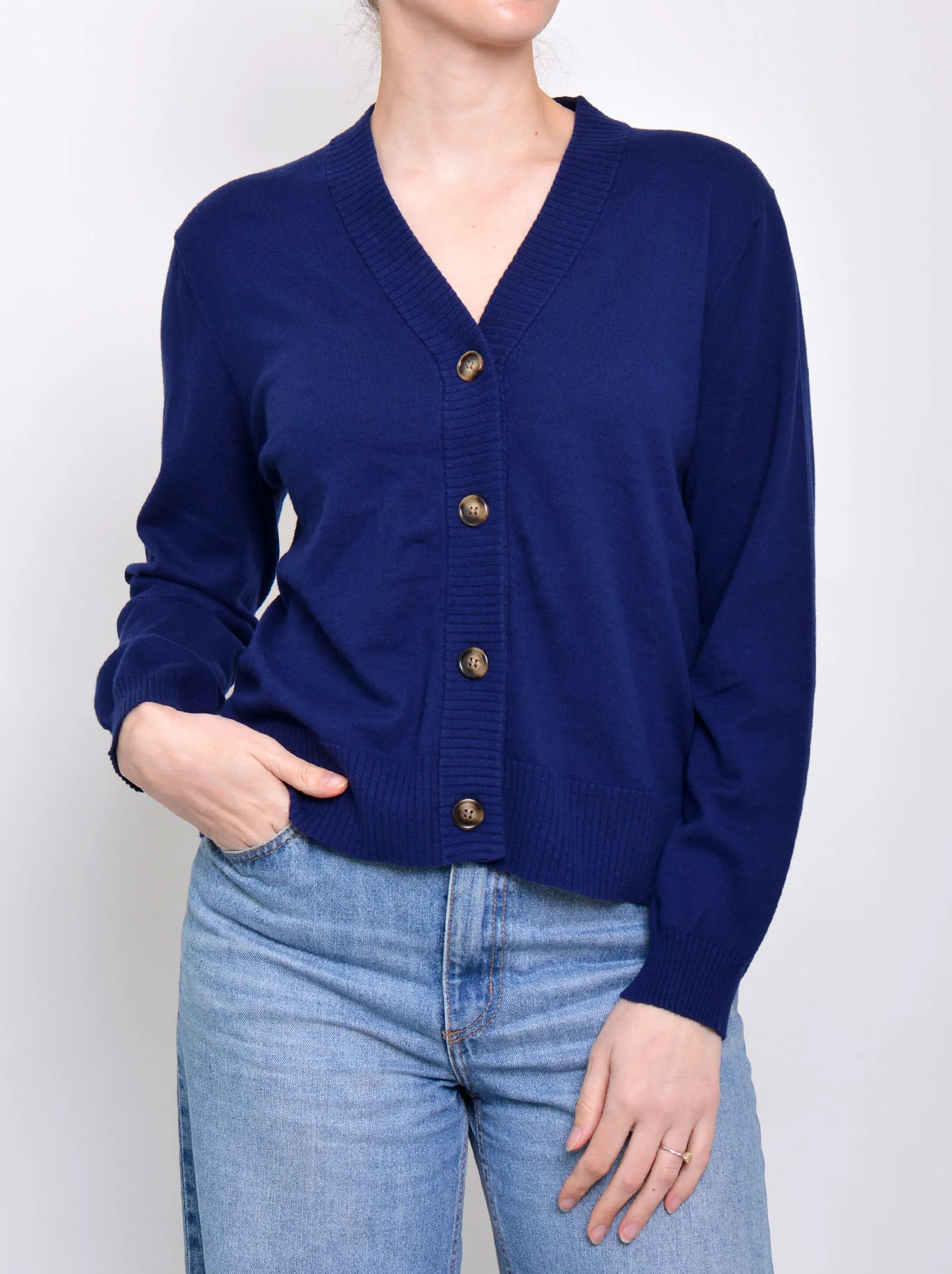 JAMES MELBOURNE VEE BUTTON CARDI - Image 7