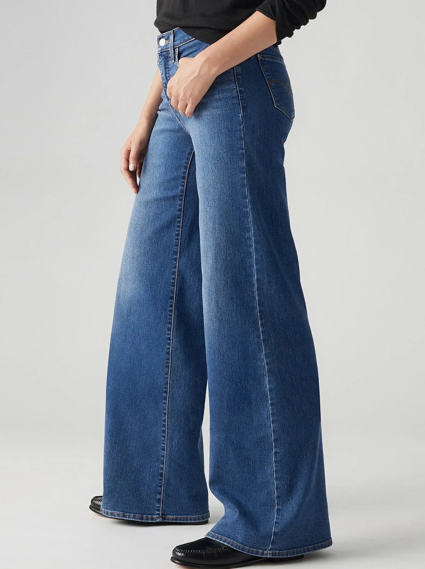 LEVI'S 318 SHAPING WIDE LEG JEAN - Image 2