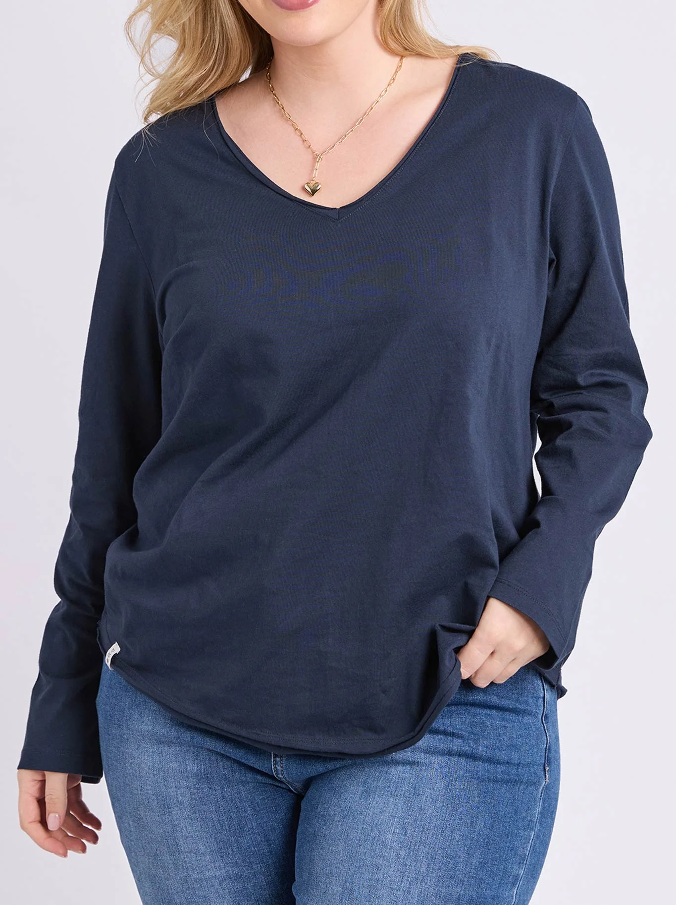 ELM PIMA LONG SLEEVE VEE TEE - Image 4