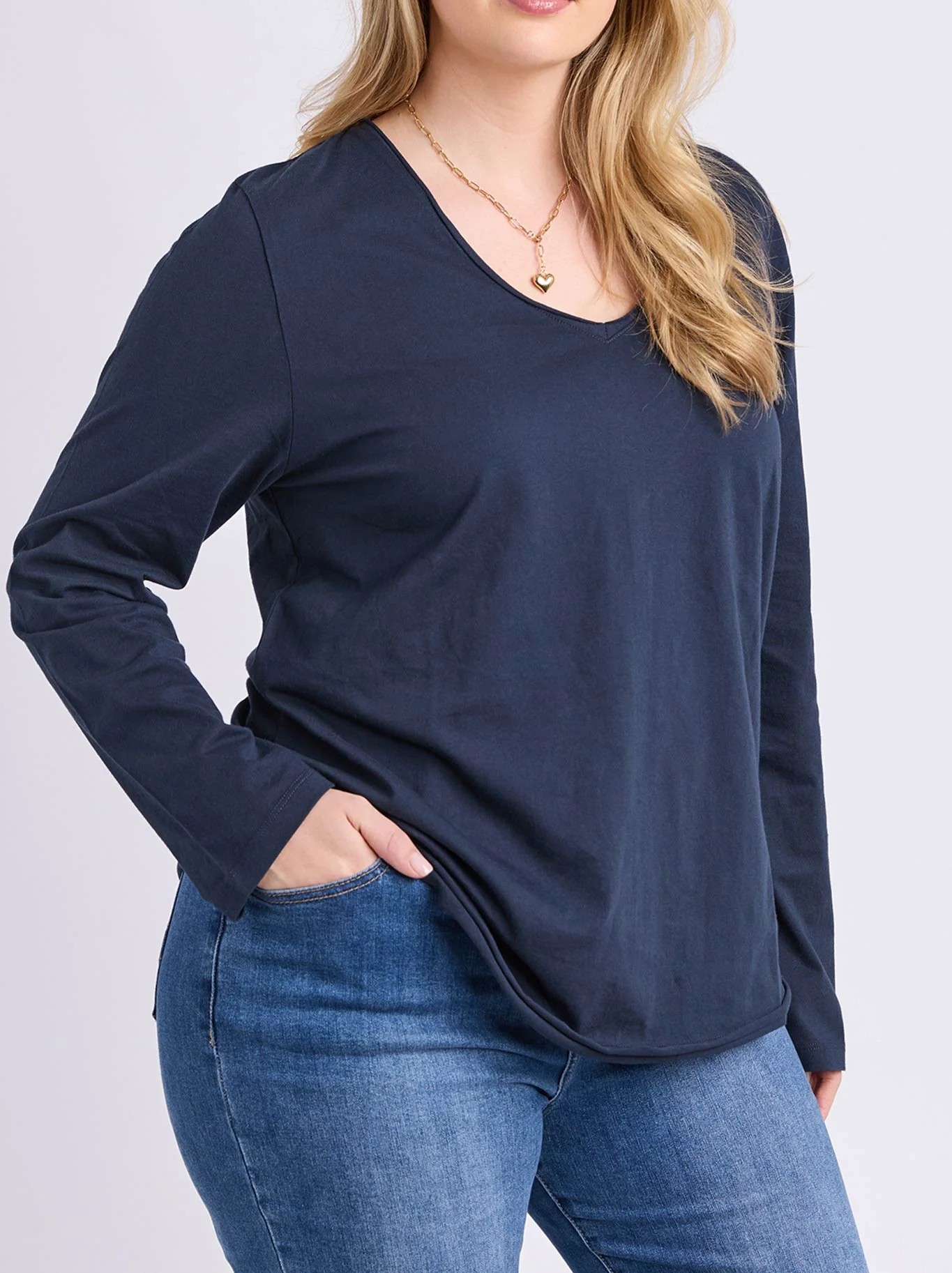 ELM PIMA LONG SLEEVE VEE TEE - Image 5
