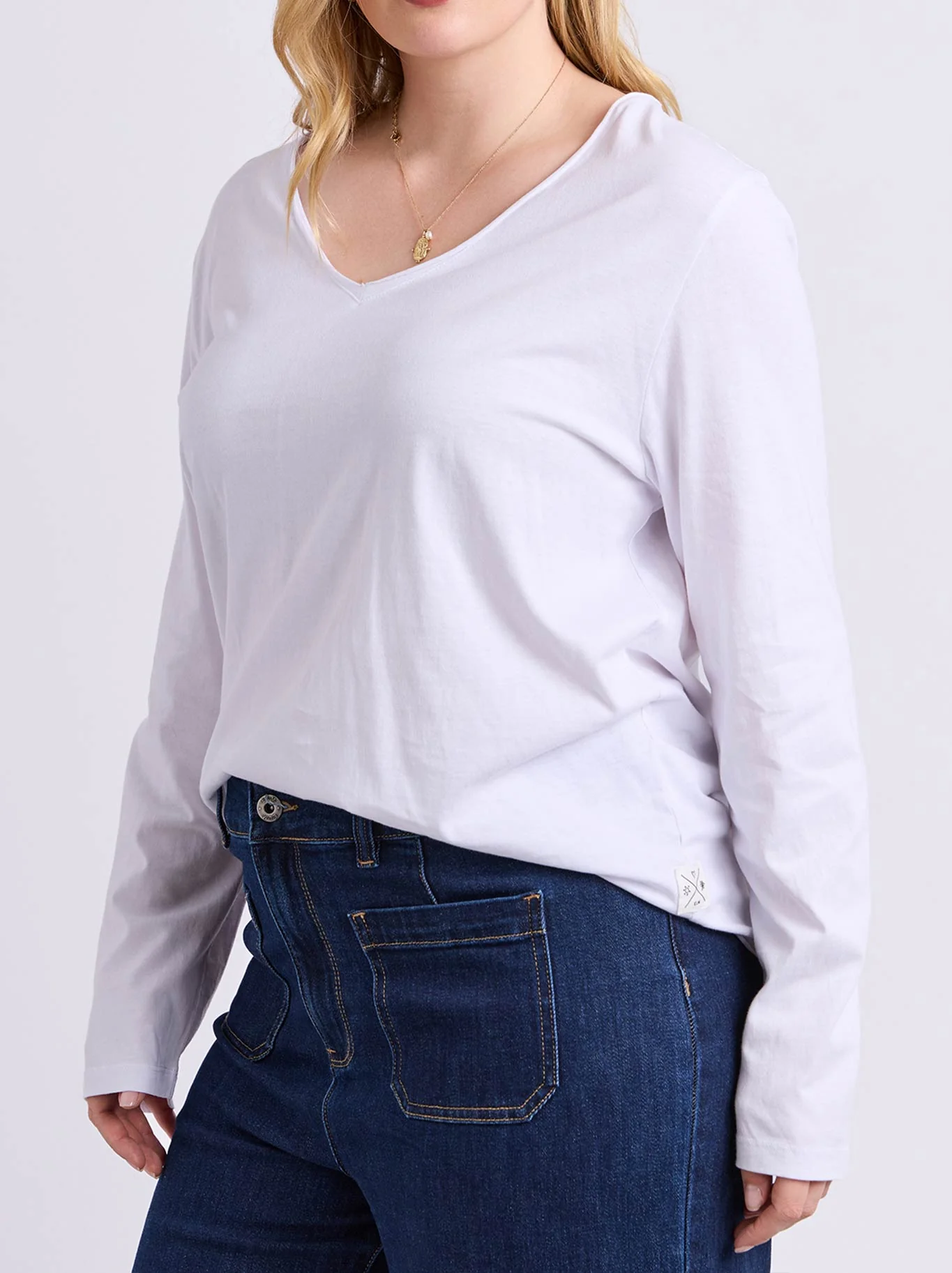 ELM PIMA LONG SLEEVE VEE TEE - Image 8