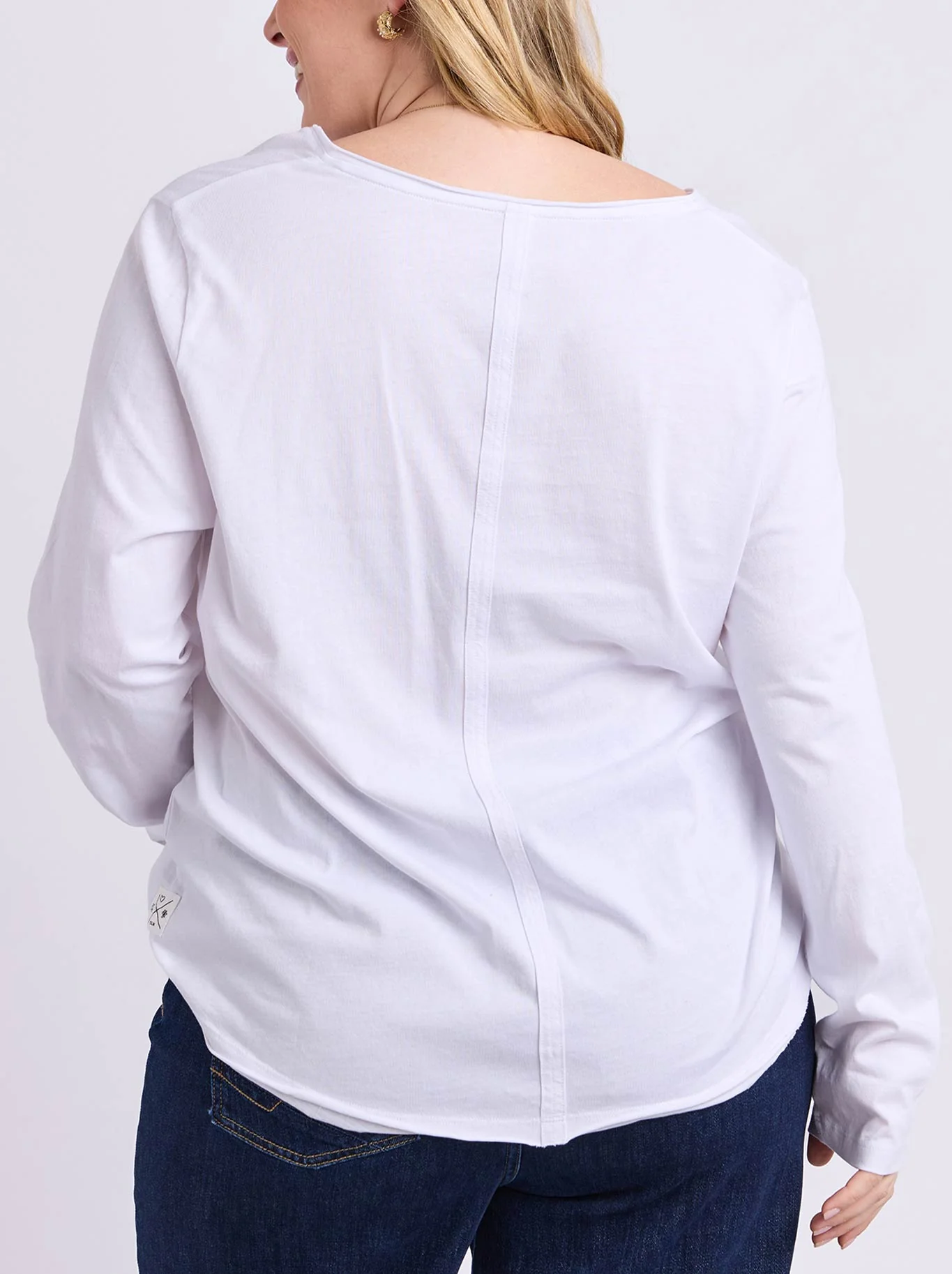 ELM PIMA LONG SLEEVE VEE TEE - Image 9