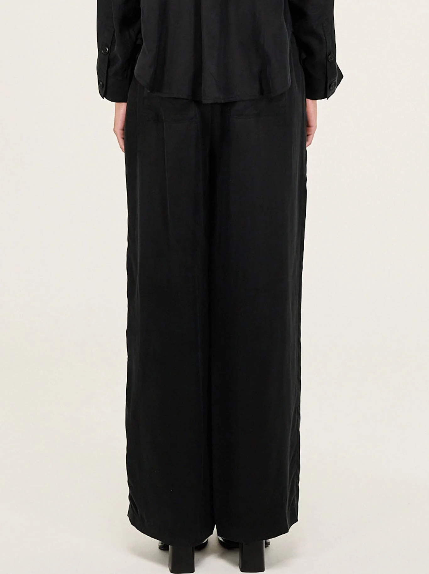 STAPLE THE LABEL SILVIE CUPRO RELAXED PANTS - Image 4