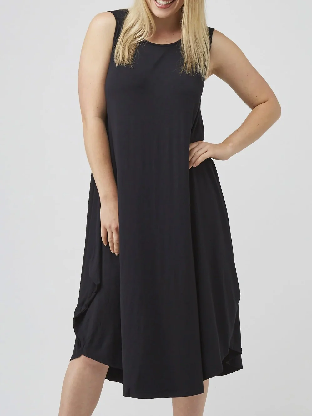TANI SLEEVELESS TRI DRESS - Image 4