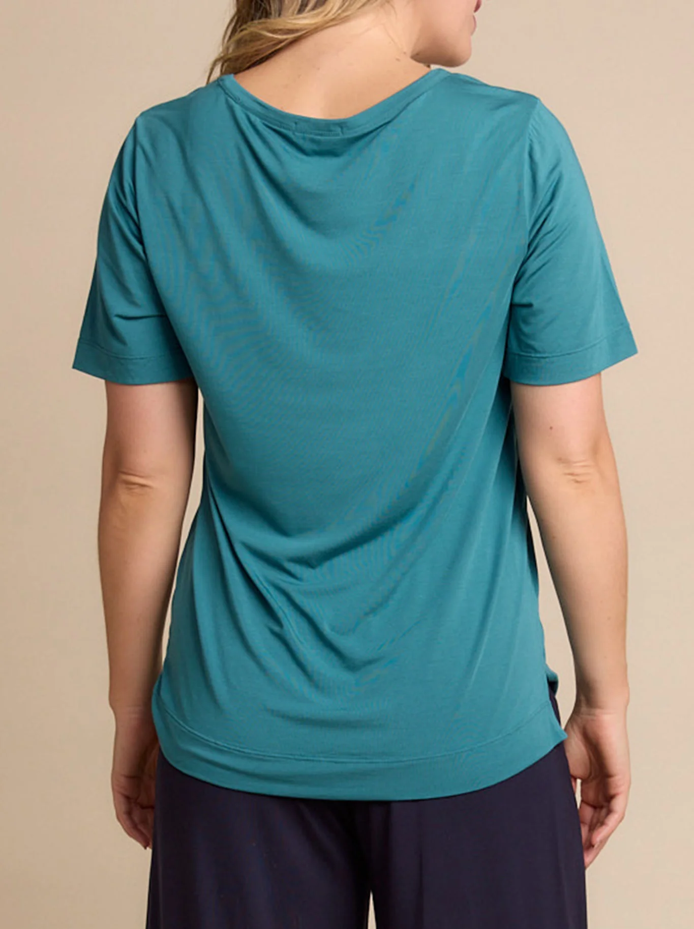 TANI ELLA V NECK TEE - Image 3