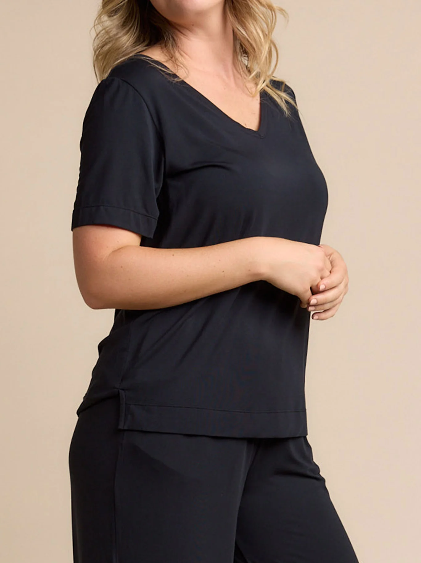 TANI ELLA V NECK TEE - Image 5