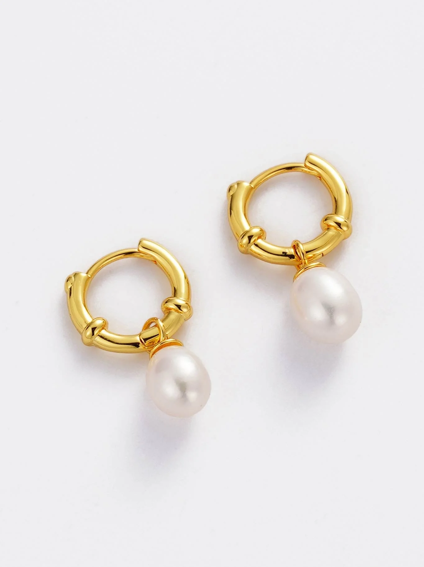 ZAFINO TESSA PEARL HOOP