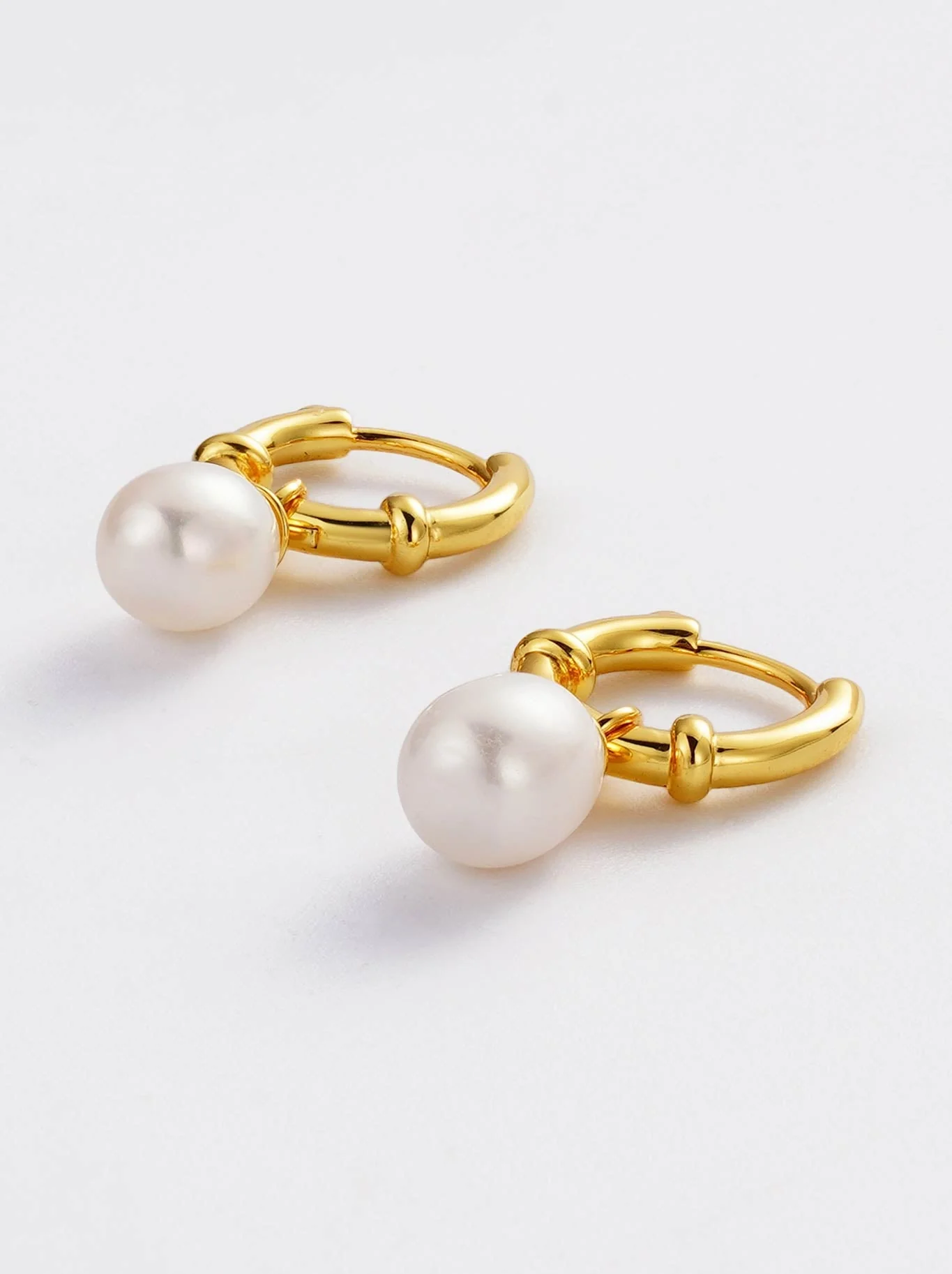 ZAFINO TESSA PEARL HOOP - Image 3