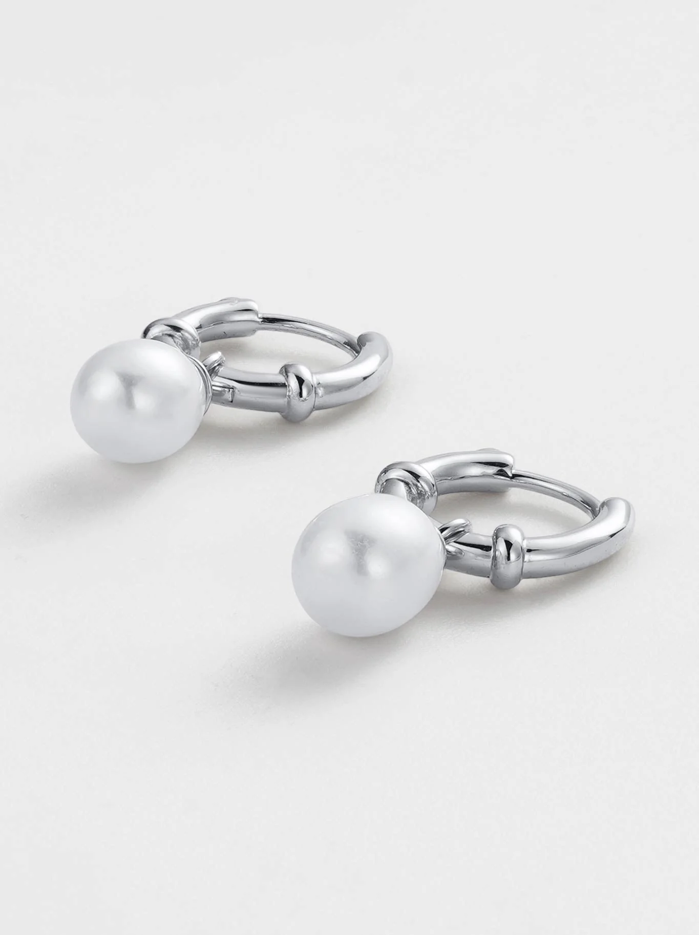ZAFINO TESSA PEARL HOOP - Image 2
