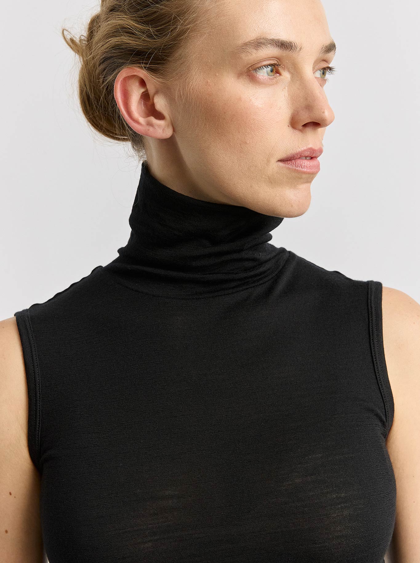 TOORALLIE SLEEVELESS ROLL NECK - Image 3