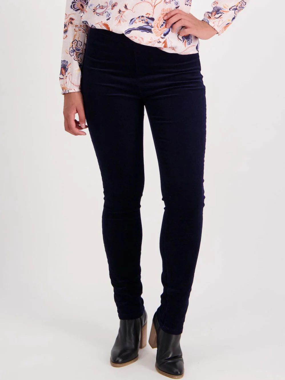 VASSALLI SKINNY PULL ON CORD PANT - Image 23