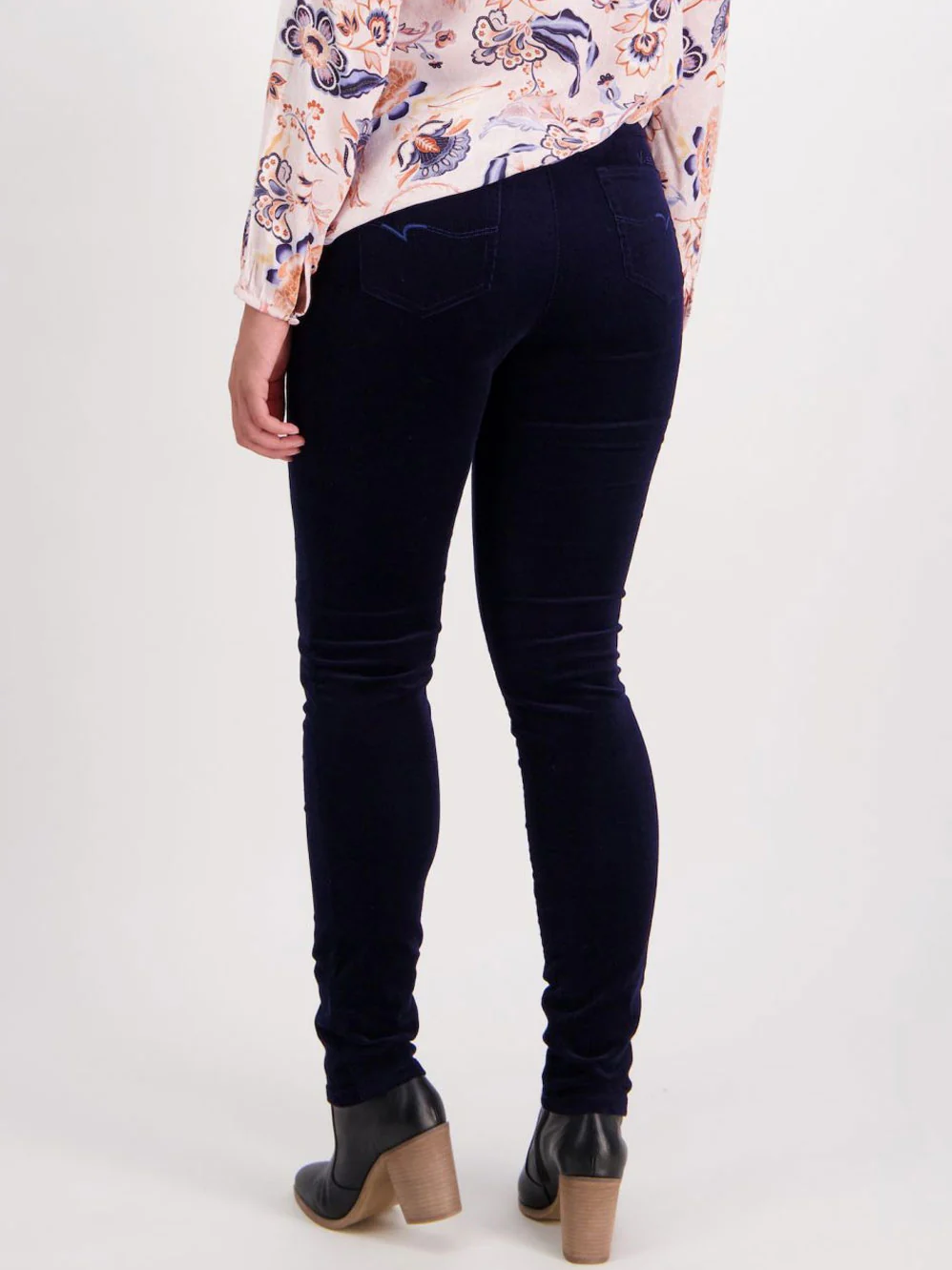 VASSALLI SKINNY PULL ON CORD PANT - Image 25