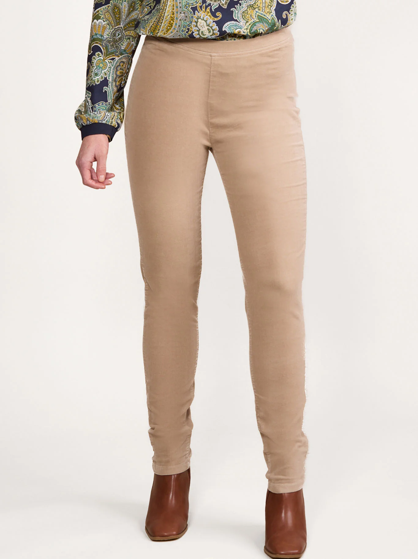 VASSALLI SKINNY PULL ON CORD PANT - Image 50