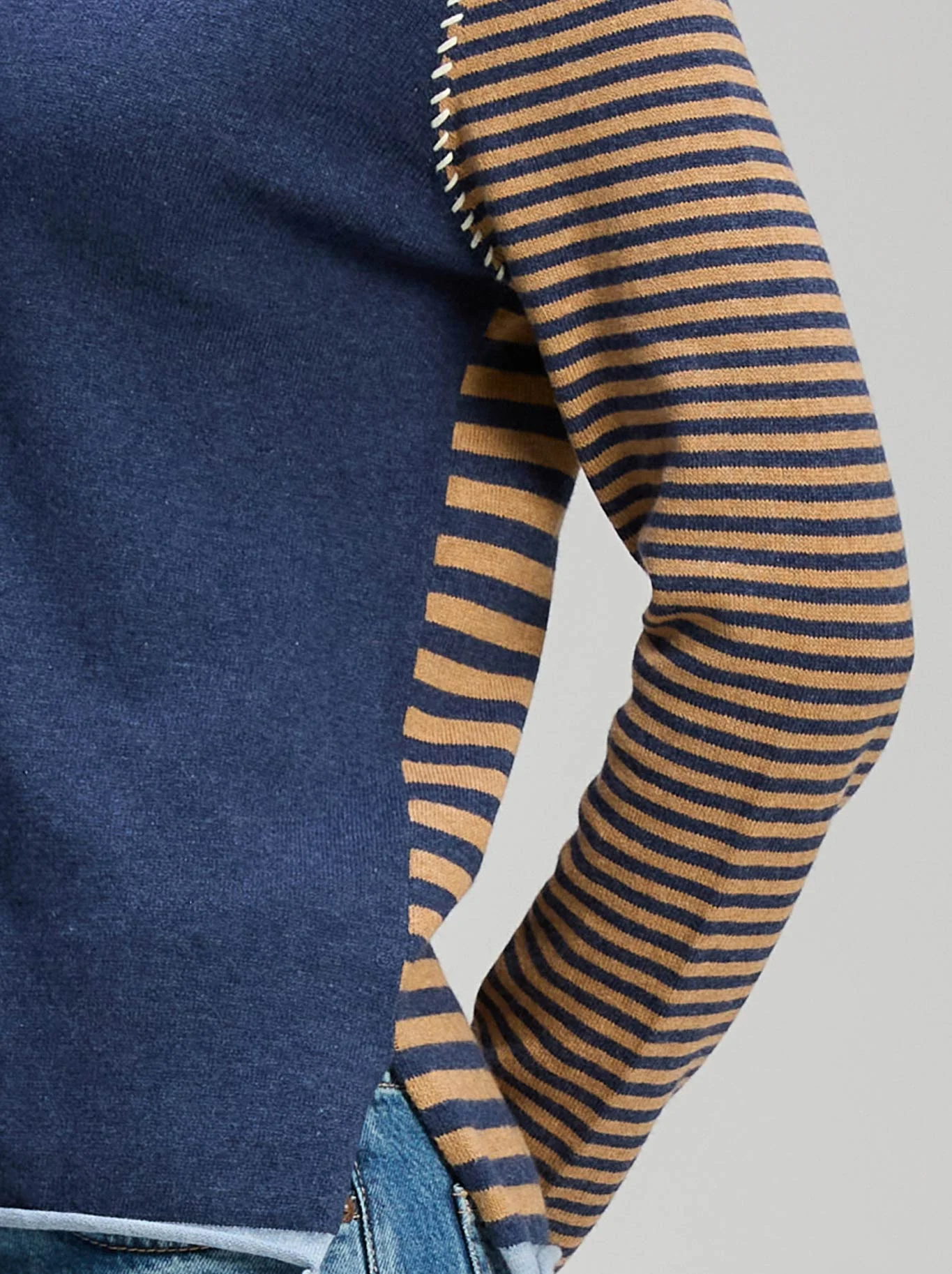 ZAKET & PLOVER VARIED STRIPE V-NECK - Image 3