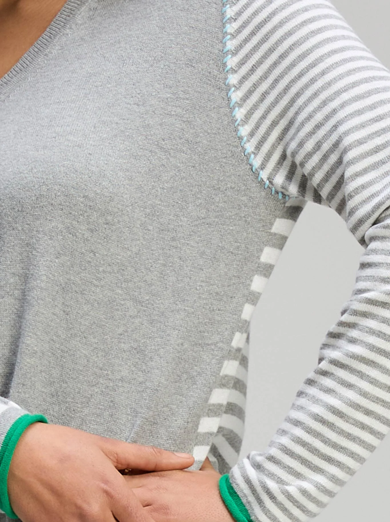 ZAKET & PLOVER VARIED STRIPE V-NECK - Image 7
