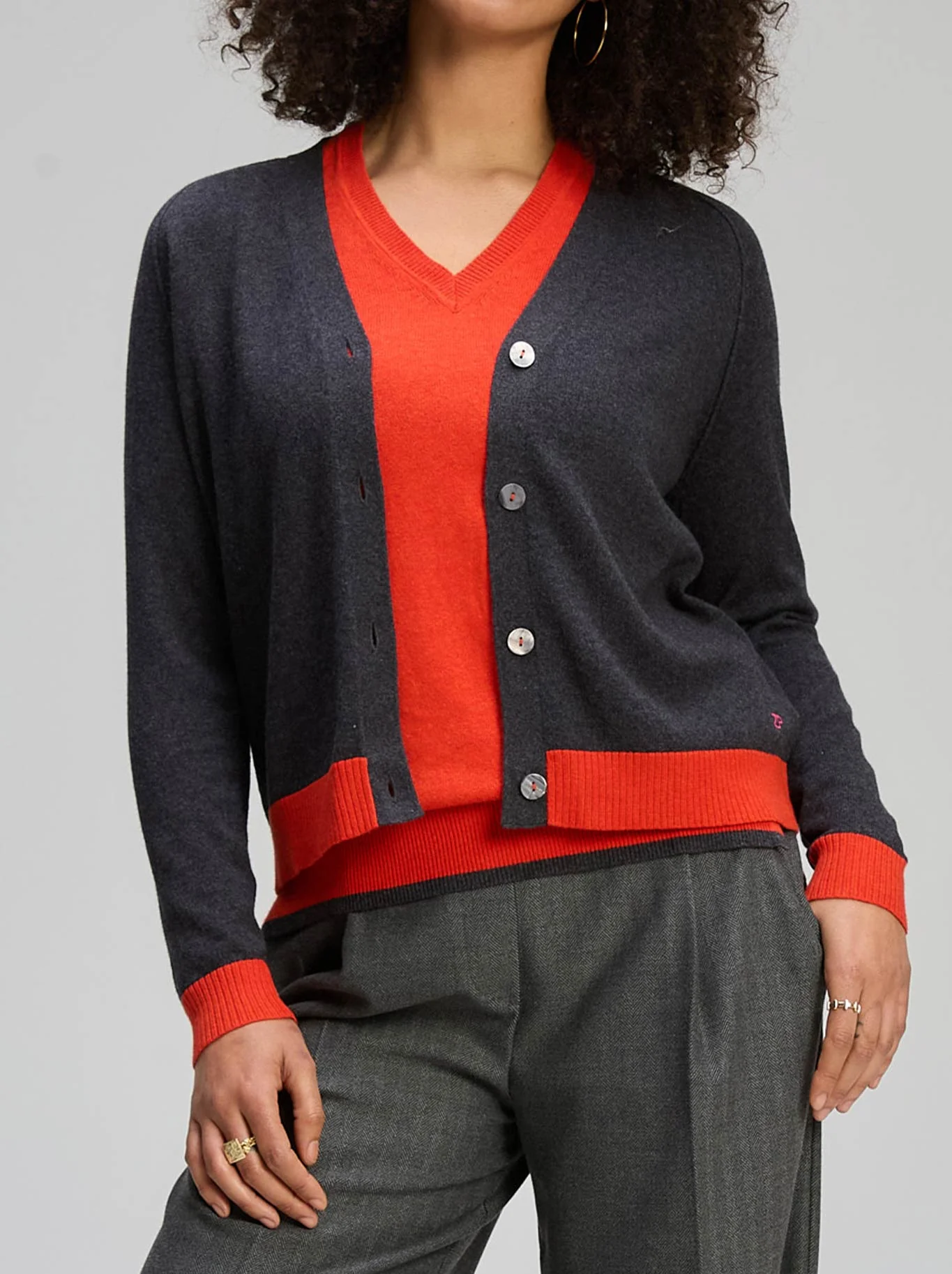 ZAKET & PLOVER ESSENTIAL V NECK CARDI