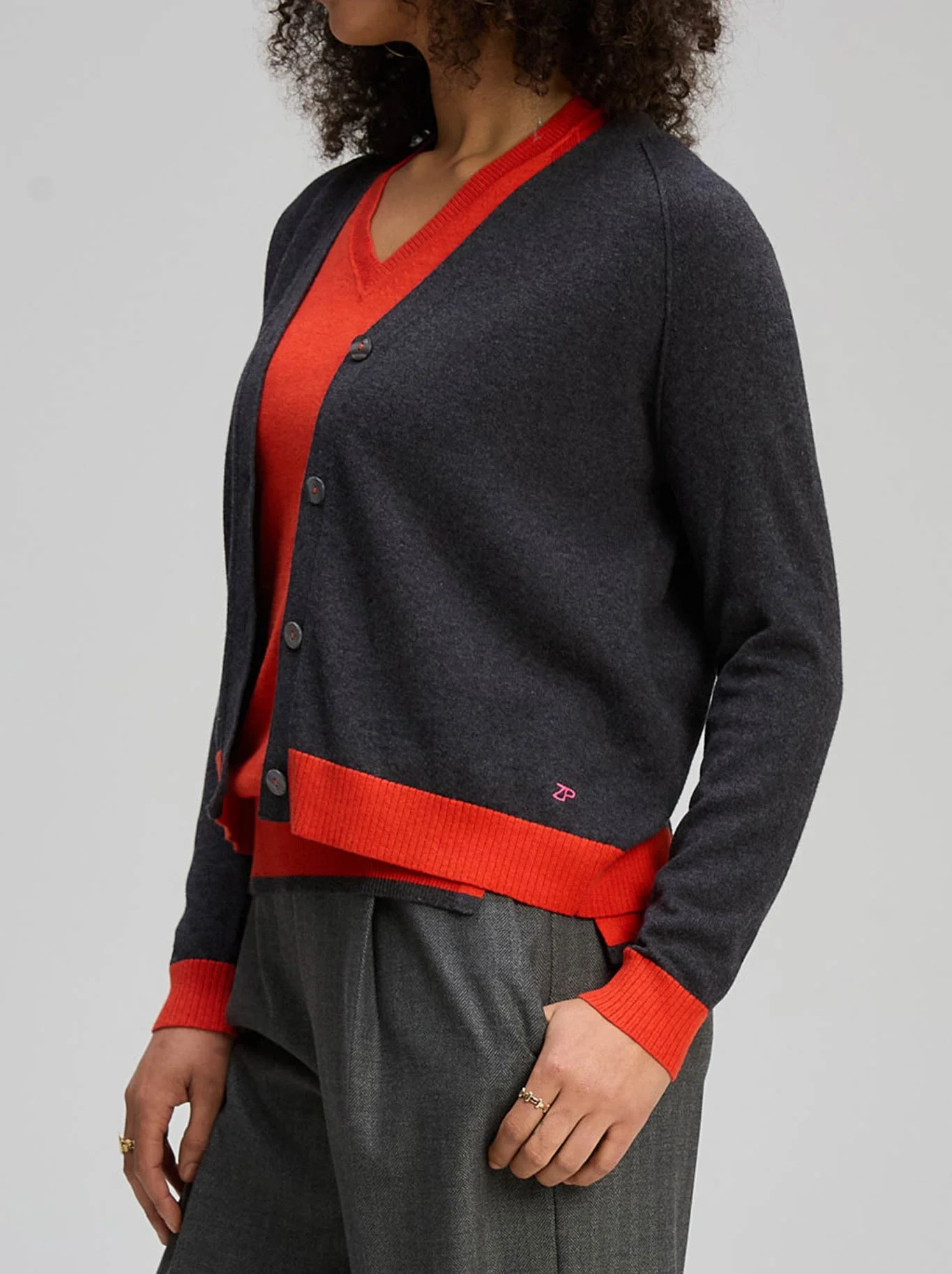 ZAKET & PLOVER ESSENTIAL V NECK CARDI - Image 2